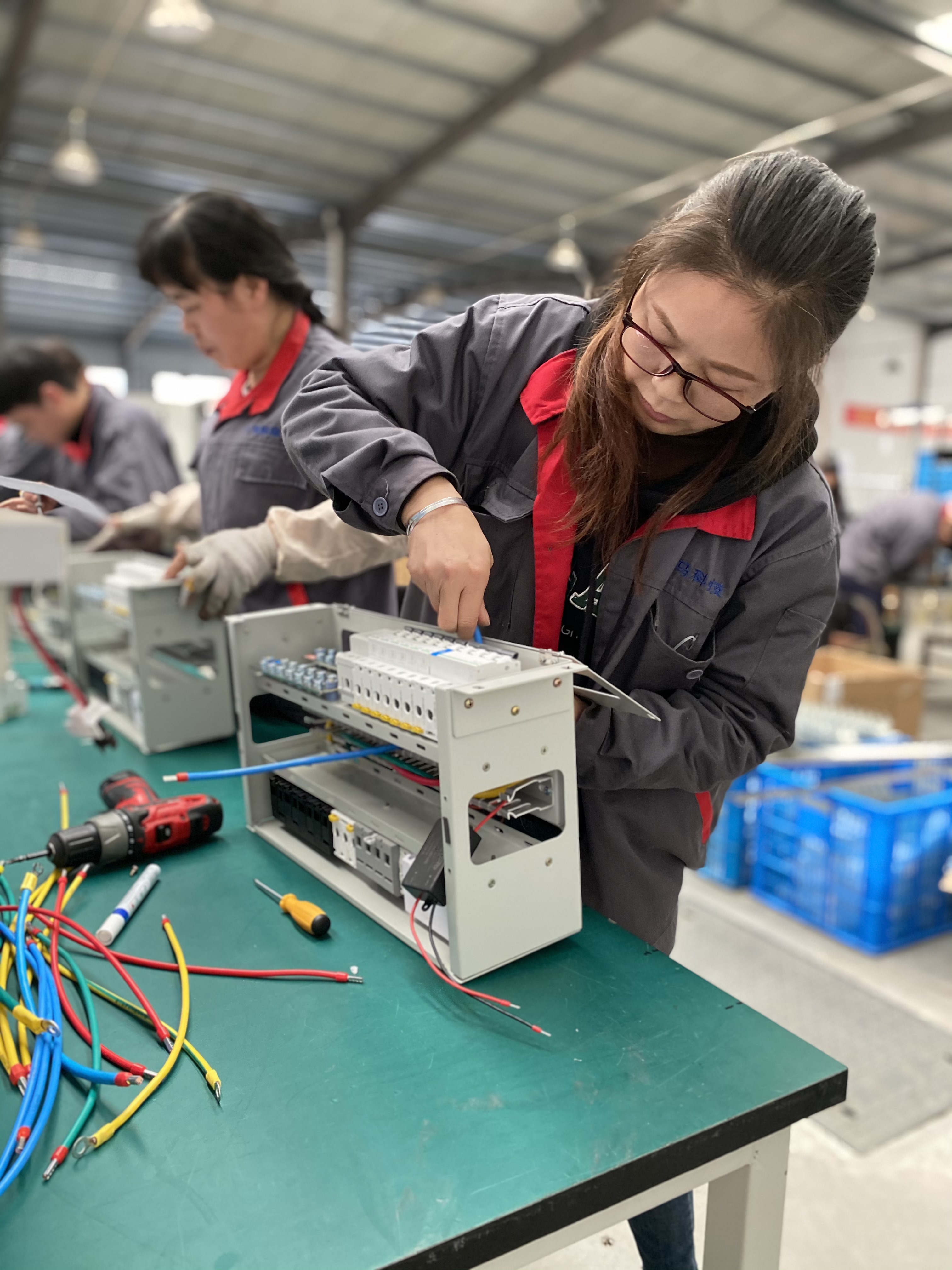 总装车间"电气装配质量比武"钣金车间数控质量比武光产品车间"实操